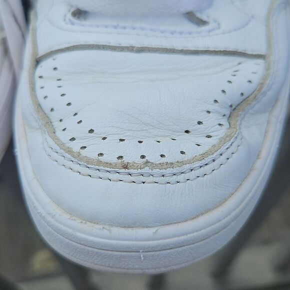 Vans White Leather Low Top Sneakers – Women’s Size 9 - Picture 3 of 8
